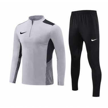 Тренувальний костюм Nike